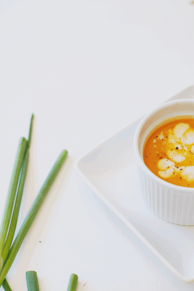 Vegan Carrot Ginger Soup | vegan soup recipes, carrot soup recipe, homemade soup recipes, easy soup recipes, fall soup recipes, recipes using fresh carrots, fresh carrot soup || The Butter Half via @thebutterhalf