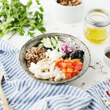 Mediterranean Quinoa Salad | homemade salad recipes, recipes using fresh quinoa, quinoa salad recipes, healthy salad recipes, healthy lunch recipes, mediterranean inspired recipes, healthy dinner recipes, easy recipe ideas || The Butter Half via @thebutterhalf