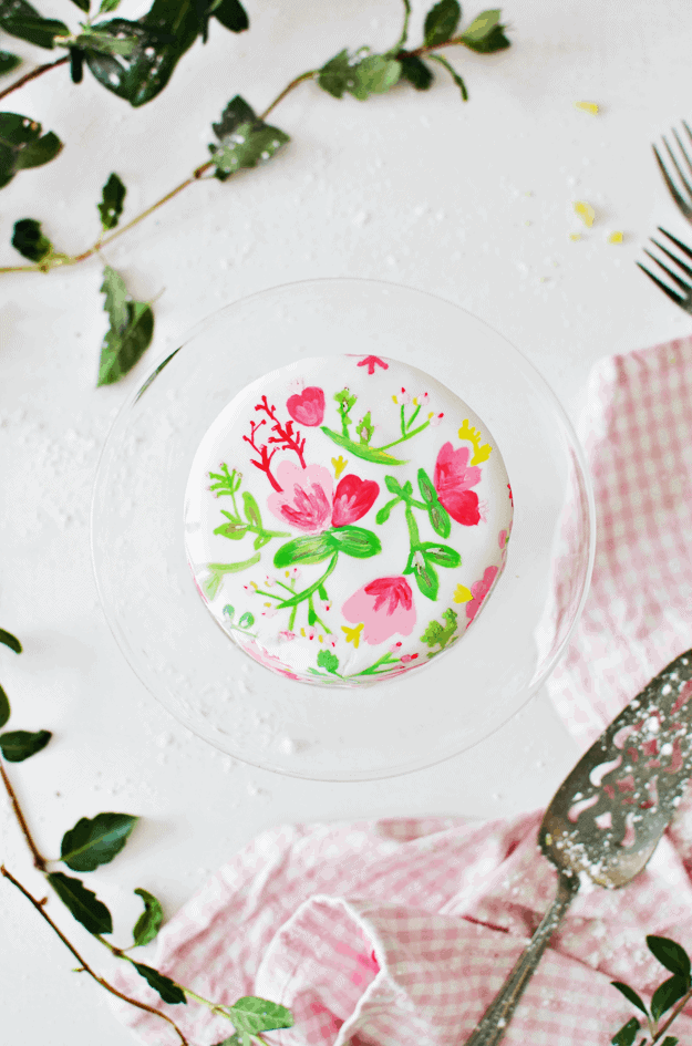 Take your cake decorating to the next level by learning how to do Edible Watercolor on Marshmallow Fondant! It takes just a little patience, a little bit of practice, and an imagination. || The Butter Half #cakedecorating #ediblewatercolor #decoratinghowto
