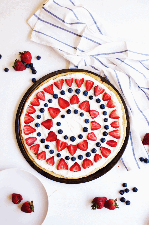 4th of July Berry Dessert Pizza | 4th of July recipe ideas | 4th of July dessert recipes | fourth of July desserts | fourth of July recipes | fun fruit recipes | fruit pizza recipe ideas | homemade fruit pizza recipes | how to make a homemade fruit pizza | patriotic recipe ideas | fun recipes for kids | family friendly recipes || The Butter Half