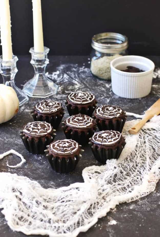 These Spiderweb Cupcakes look delightfully spooky and taste sinfully delicious! These cupcakes are perfect to make with your little ones for a party or just for fun! || The Butter Half #halloweentreats #spookytreats #cupcakes #thebutterhalf