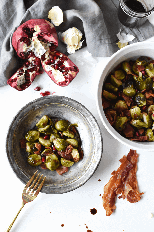 Thanksgiving Roasted Brussels Sprouts with Bacon | thanksgiving side dishes, roasted brussels sprouts recipe, healthy thanksgiving sides, how to cook brussels sprouts, #thanksgivingrecipes #brusselsspouts #thanksgiving #thanksgivingsidedish #thebutterhalf || The Butter Half 