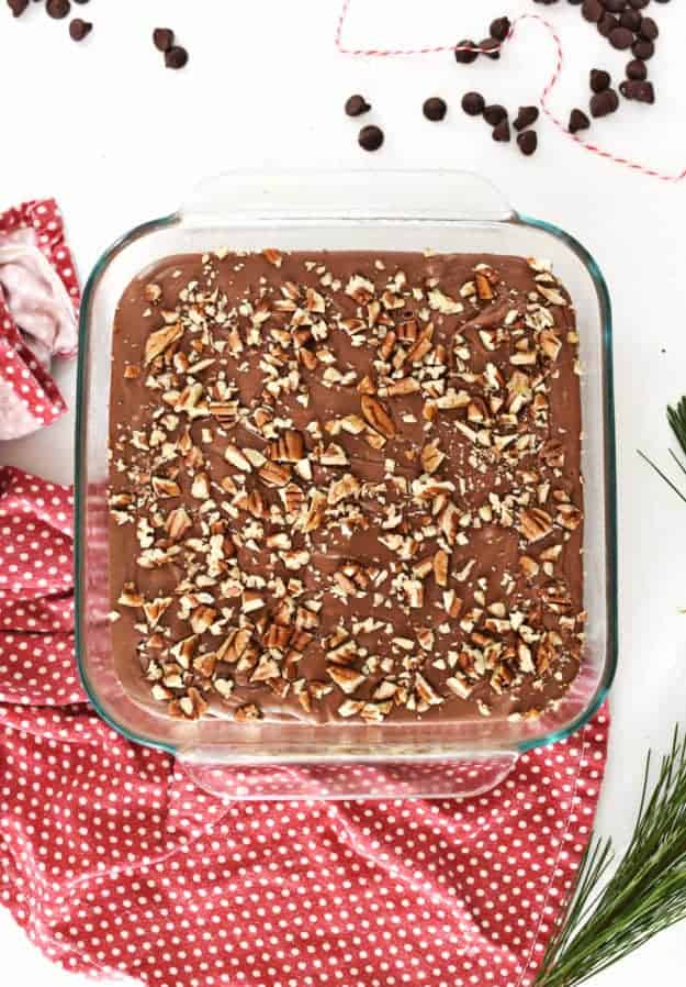 How to Make Fudge AKA the best microwave fudge recipe! It requires only one bowl and 15 minutes of your time! An excellent holiday dessert that is quick and easy. || The Butter Half #fudge #easyfudge #quickfudge #microwavefudge #holidaydessert #easyholidaydessert #thebutterhalf