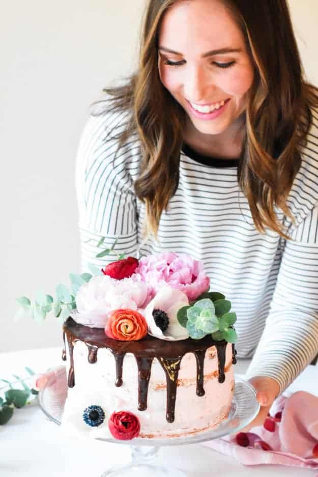 Chocolate Covered Strawberry Birthday Cake with Fresh Flowers | homemade cake recipes, diy cake recipes, easy cake recipes, homemade strawberry cake, diy birthday cake, how to decorate a cake, chocolate covered cake || The Butter Half via @thebutterhalf #cakedecorating #strawberrycake #diycake
