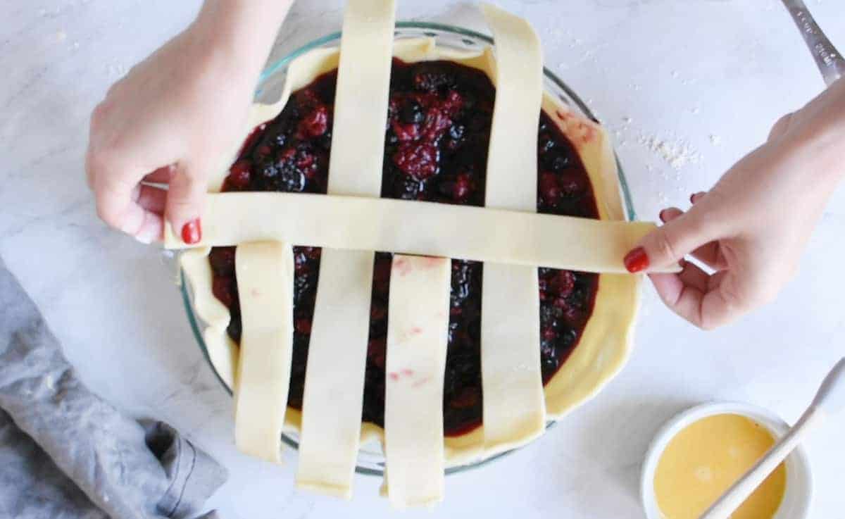 How To Make Decorative Pie Crust Edges - Boston Girl Bakes