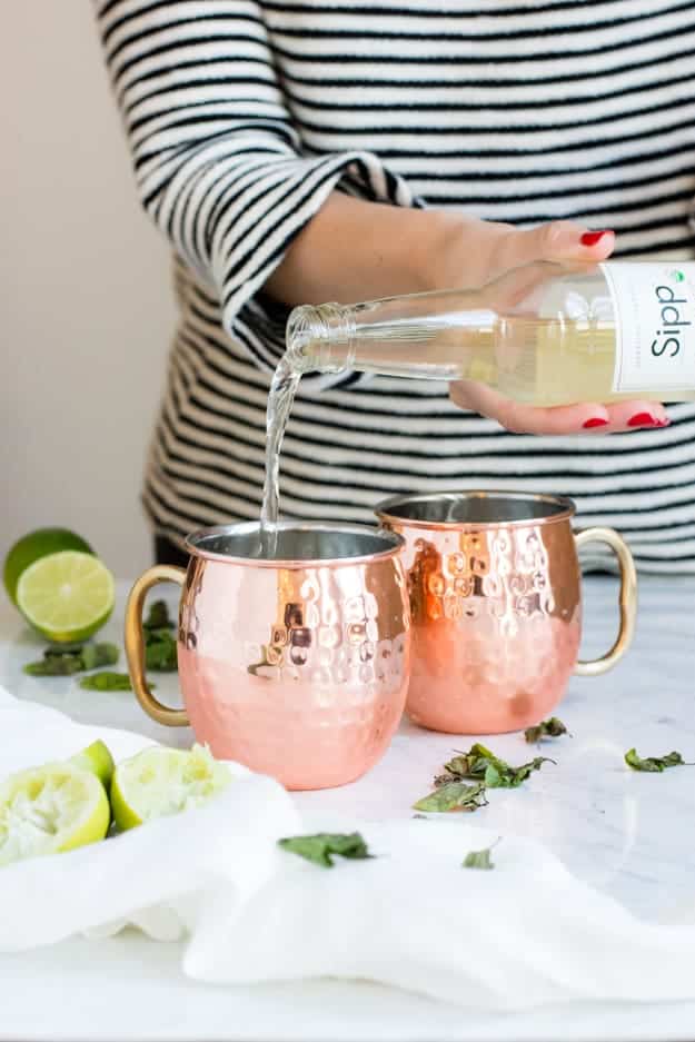 Just because you don’t drink doesn’t mean you can’t enjoy a good beverage (or a good time!), and that’s where this non-alcoholic Moscow mule mocktail comes in handy. (Ha.) The tart and light flavors are crisp and refreshing. || The Butter Half #mocktails #nonalcoholic #moscowmule #drinkrecipe #thebutterhalf