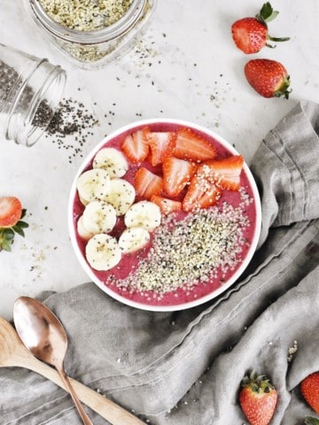 Metabolism-Boosting Strawberry Smoothie Bowl Recipe
