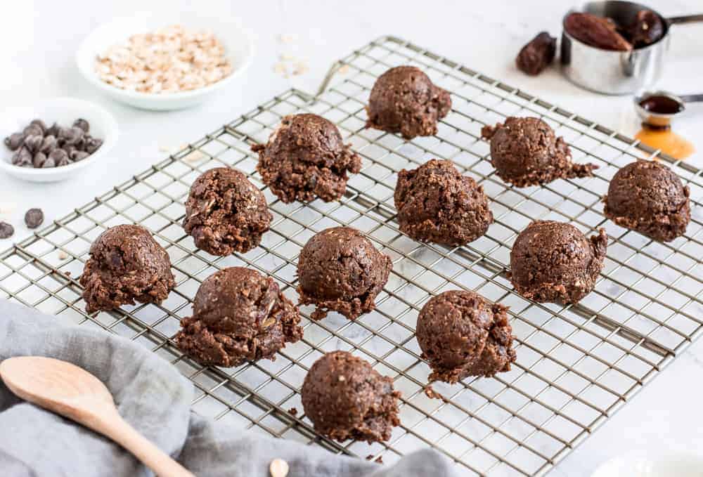  No-bake lactation cookies with fenugreek and brewer’s yeast that actually work! And they’re vegan and gluten-free, so they should fit with most dietary restrictions. || The Butter Half #lacation #vegan #glutenfree #thebutterhalf