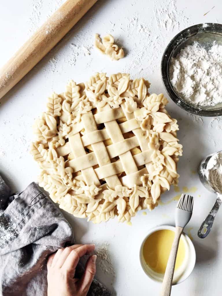 How to Make a Lattice Pie Crust Video + Decorative Leaf Pie Crust The