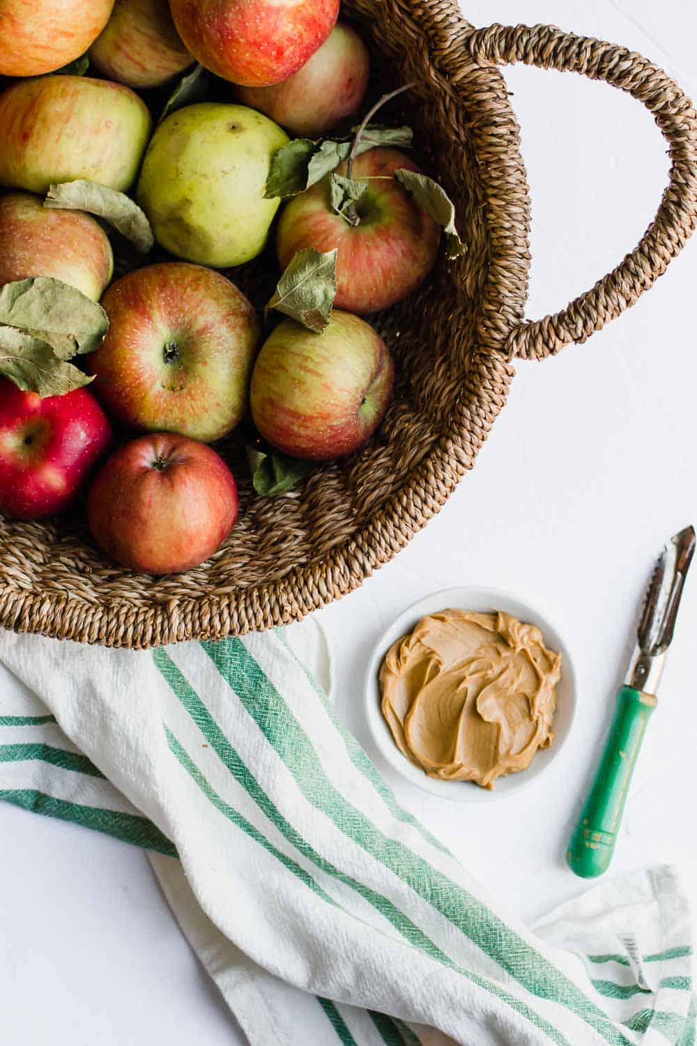 Make this apple and peanut butter sandwich as an easy and healthy snack. Naturally gluten-free and vegan, this can also be made nut-free. Whip this together in under 5 minutes for a snack the whole family will love. || The Butter Half #easysnacks #easysnackidea #healthysnacks #glutenfreesnacks #vegansnacks #quicksnacks #thebutterhalf